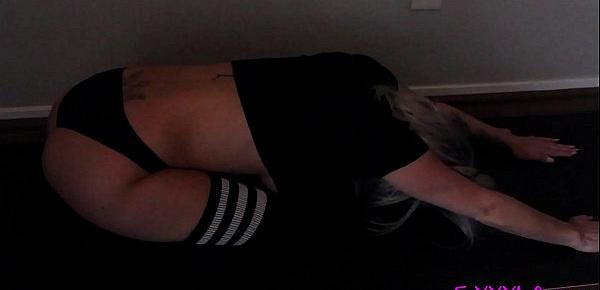 Babe stretches before getting fucked